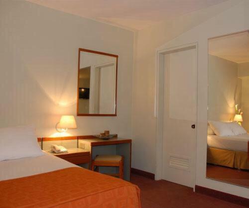 Hotel Cristina Suites