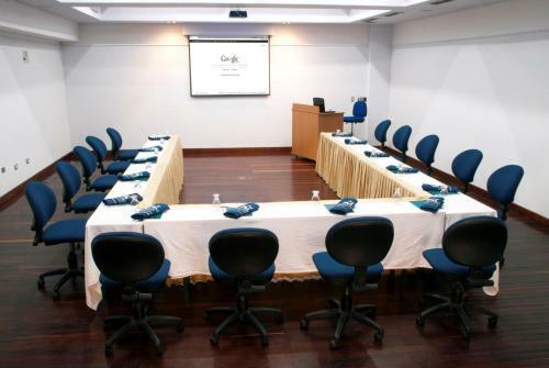 Hotel Cristina Suites