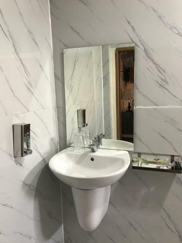 Kh�ch S?n Golf Star Hotel