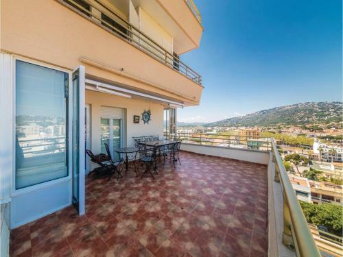 Apartment C/cel I Mar 8, �tico