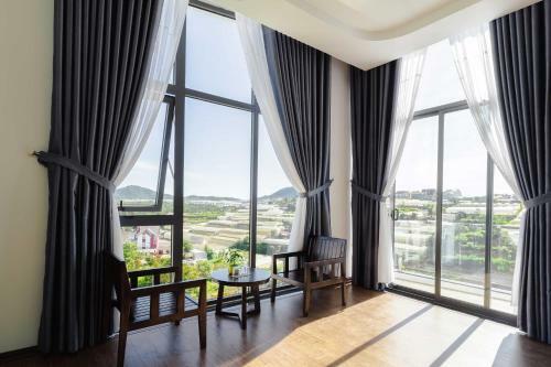 ?� L?t Mega Sky Hotel
