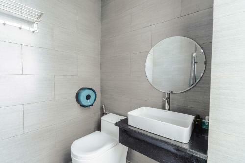 ?� L?t Mega Sky Hotel