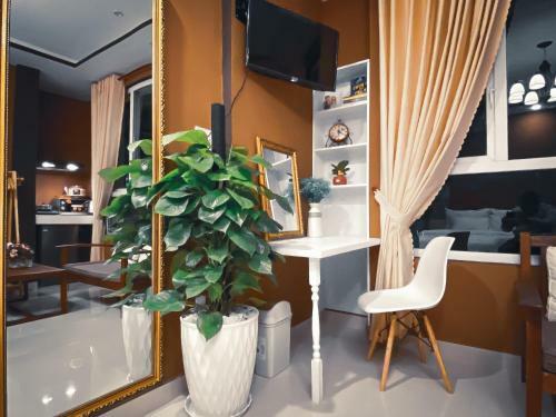 Lucky'n Lush Apartment