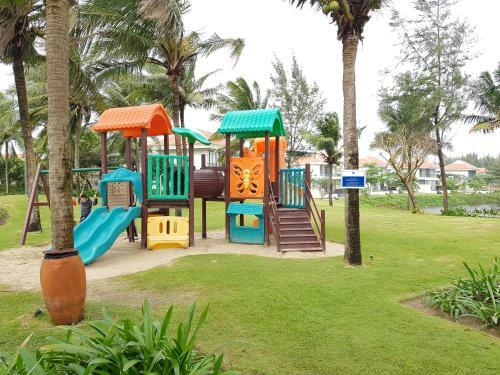Villas 3 Bedrooms At Da Nang Beach