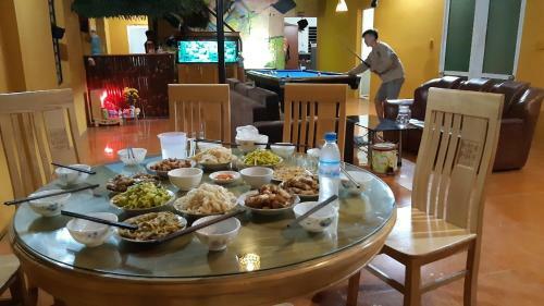 Hit The Road Ha Giang Hostel And Tours