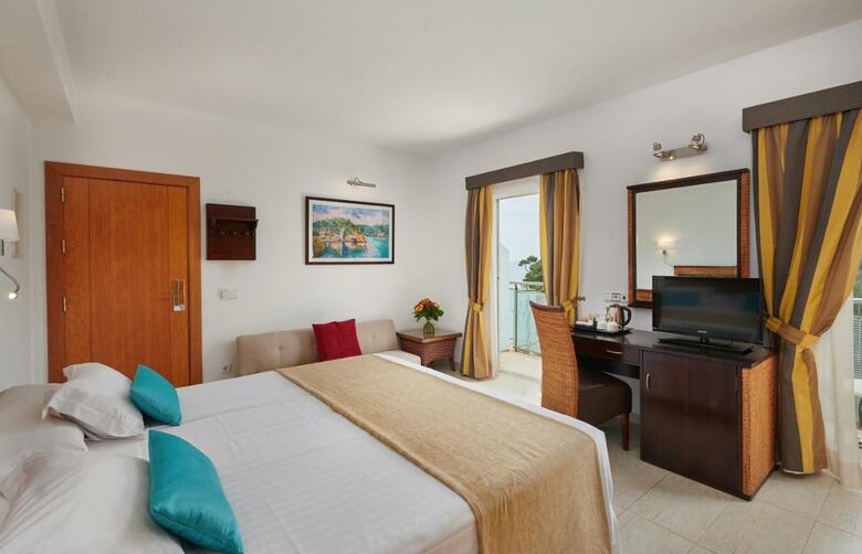 Hotel Apartamentos Cala Santanyi