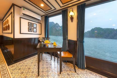Sena Cruises - Wonder On Lan Ha Bay