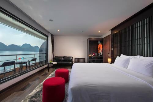 Scarlet Pearl Cruises