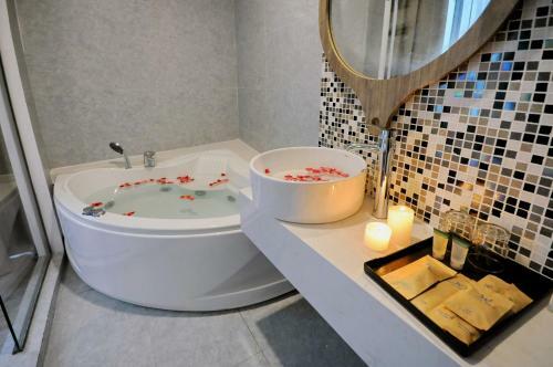 Hotel Alpha Bird Nha Trang - Managed By Rhm Group