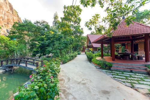 Bed & Breakfast Hang Mua Valley Homestay