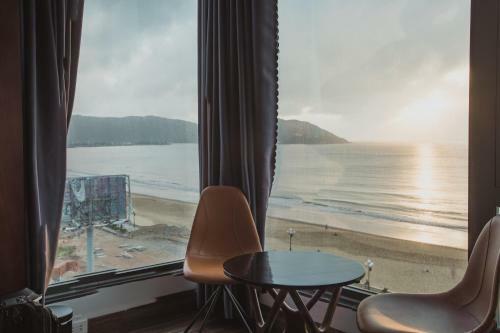 Kh�ch S?n Sea View Hotel
