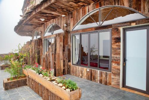 Muong Hoa River View Homestay