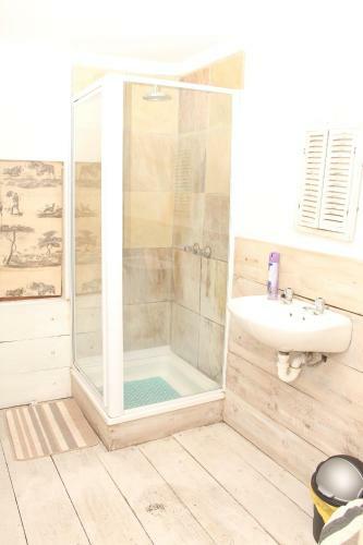 Hostal Demepran Grove B & B