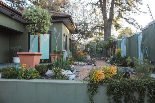 Hostal Demepran Grove B & B