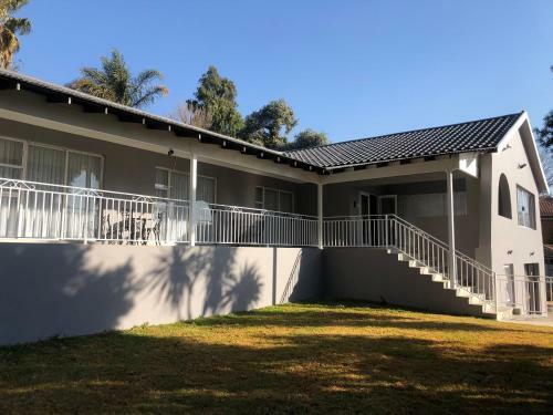 8 On Acacia Bed & Breakfast