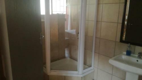 Hostal Crystal Villa
