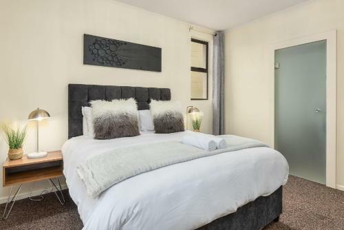 Island Club Apartments