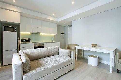 1 Bedroom Apartment At 35 On Main