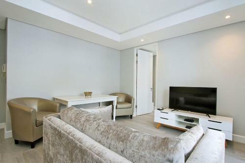 1 Bedroom Apartment At 35 On Main