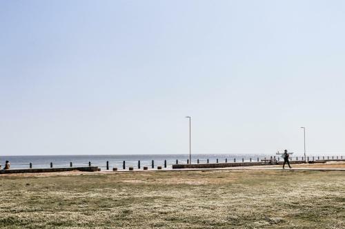 New Cumberland- Beachfront Apartment-ocean Views-wifi