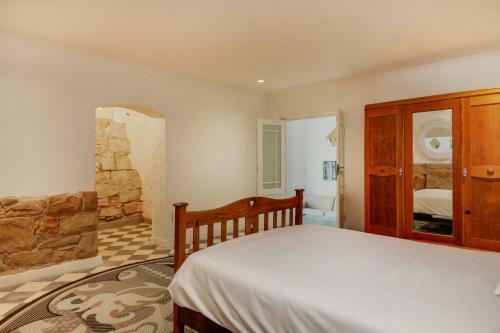 Victorian Manor Apartment Near de Waal Park
