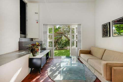 Victorian Manor Apartment Near de Waal Park