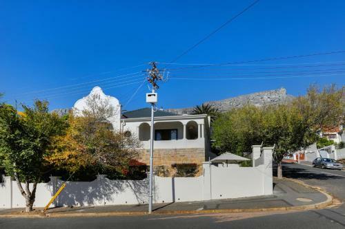Victorian Manor Apartment Near de Waal Park