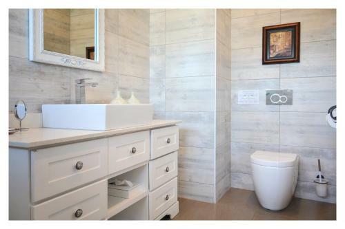 66 On Monzali 4 Star Luxury B&B