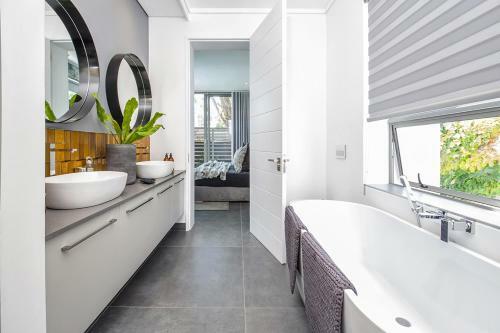 Villa Island Retreat