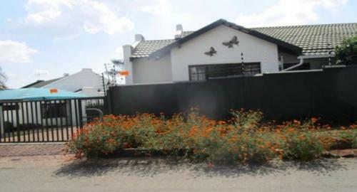 Impeccable 3-bed House In Krugersdorp