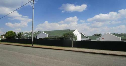 Impeccable 3-bed House In Krugersdorp