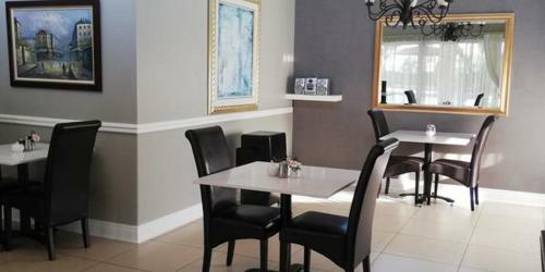 Hostal Gold Crest Guesthouse