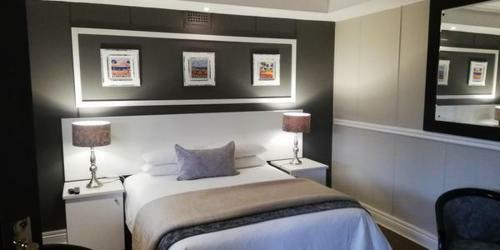 Hostal Gold Crest Guesthouse