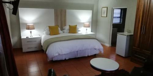 Hostal Gold Crest Guesthouse