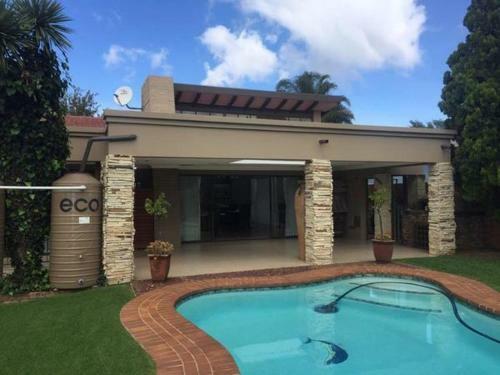 Hostal Gold Crest Guesthouse