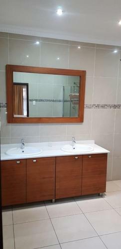 Hostal Gold Crest Guesthouse