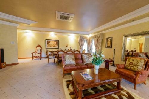 Equestrian Royal Hotel Boutique & Spa