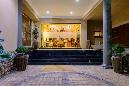 Equestrian Royal Hotel Boutique & Spa