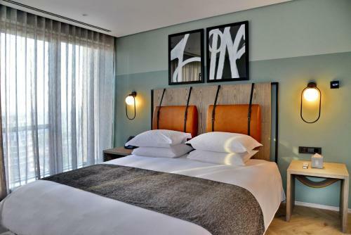 Courtyard Hotel Waterfall City