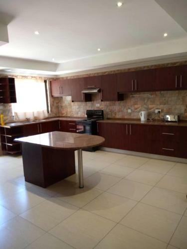 4 Bedrooms Luxurious Apartment In Jesmondin