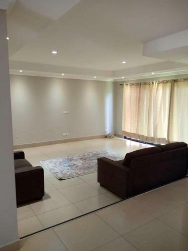 4 Bedrooms Luxurious Apartment In Jesmondin