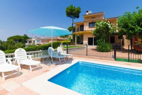 Montbarbat Villa Sleeps 8 Pool Wifi