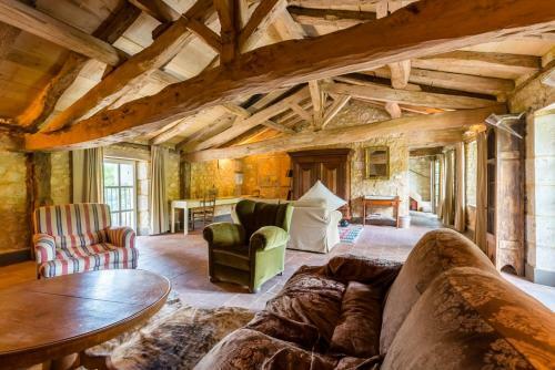 Montjoi Chateau Sleeps 26 Pool Wifi