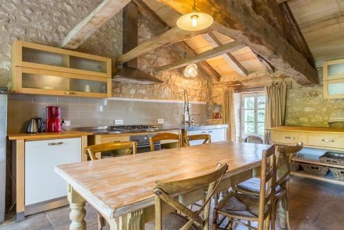 Montjoi Chateau Sleeps 26 Pool Wifi