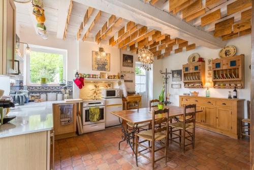 Vaumambert Villa Sleeps 6 Pool Wifi