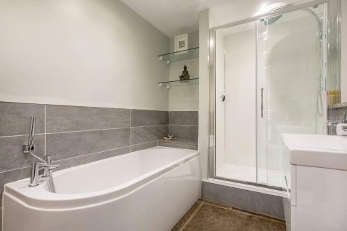 Altido 2 Bed Apartment In City Centre