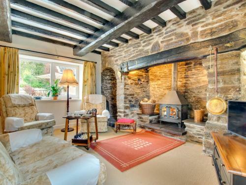 Spacious Holiday Home In Llangeler Near River