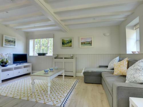 Vintage Holiday Home In Leigh With Swimming Pool