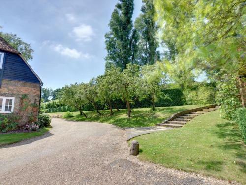 Vintage Holiday Home In Leigh With Swimming Pool