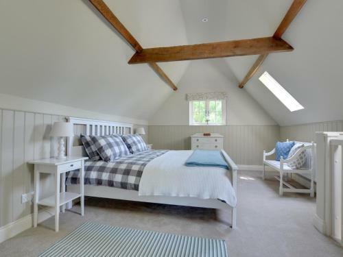 Vintage Holiday Home In Leigh With Swimming Pool